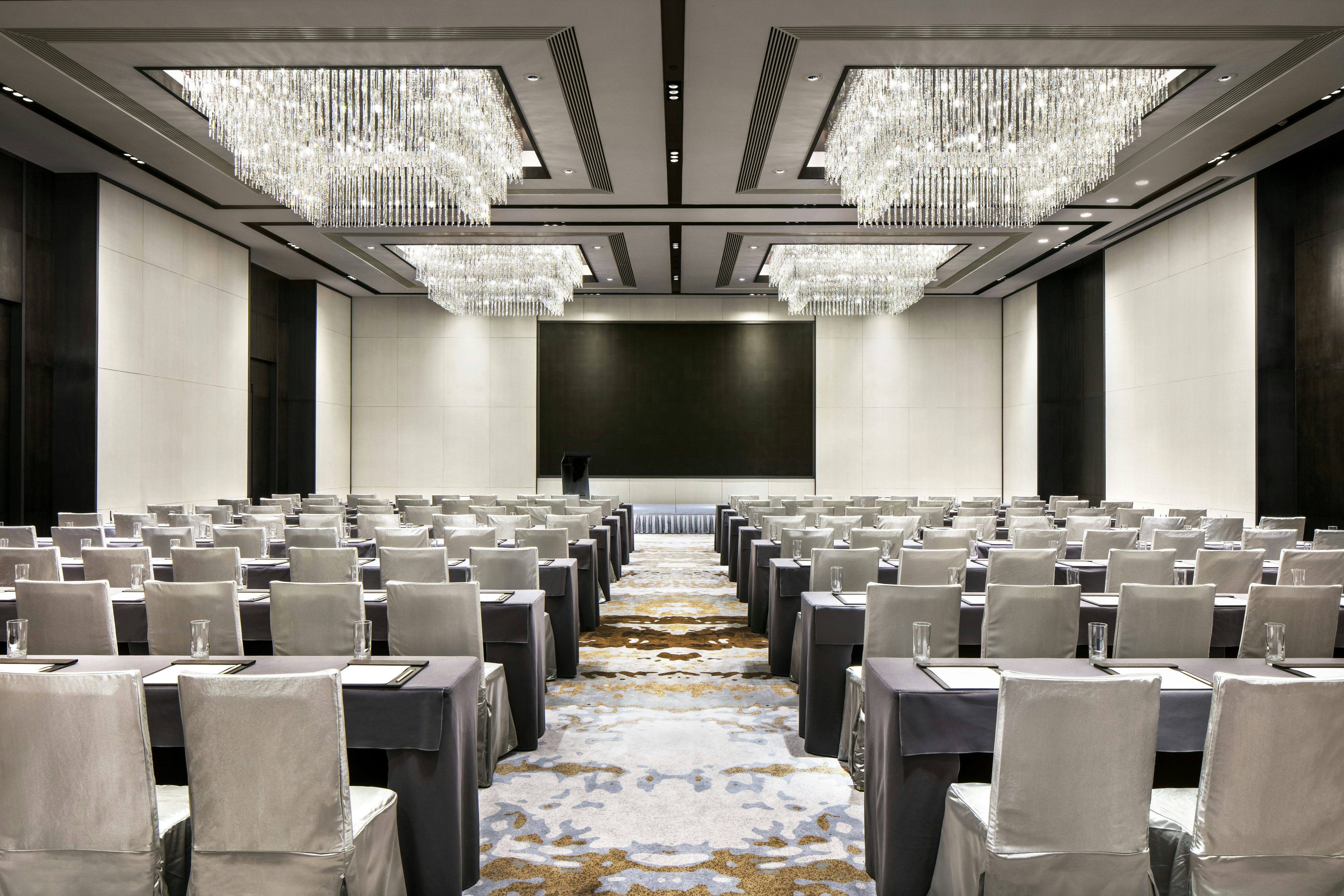 Hilton Ningbo Dongqian Lake Resort 25/41