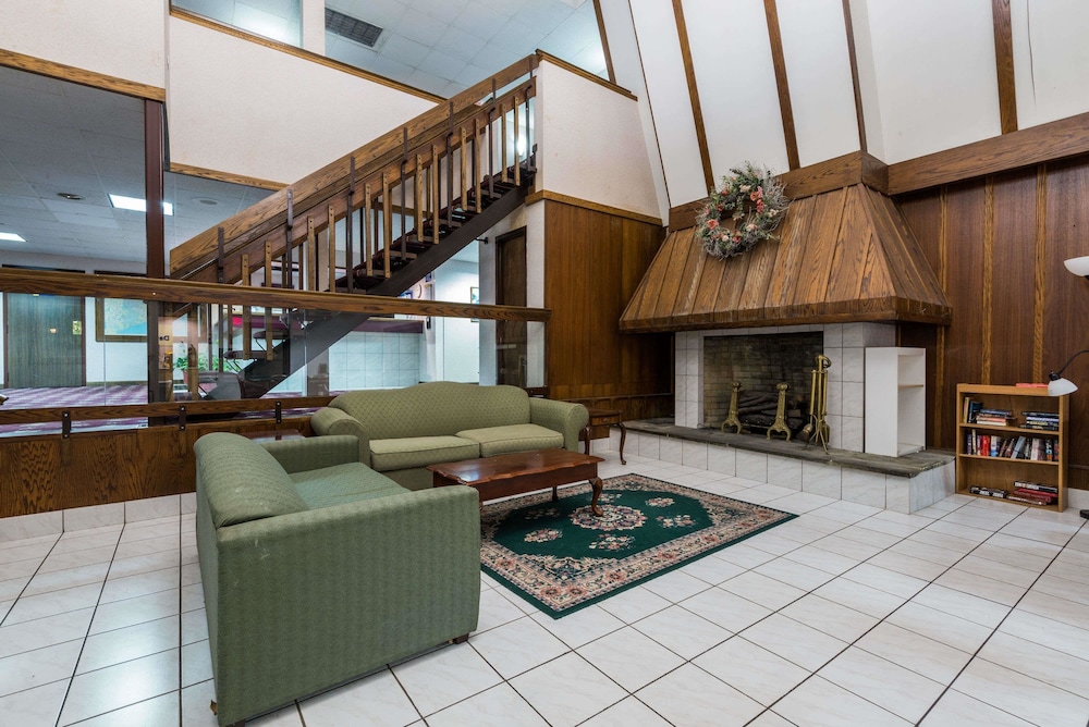 Days Inn By Wyndham Berlin Meriden 18/27