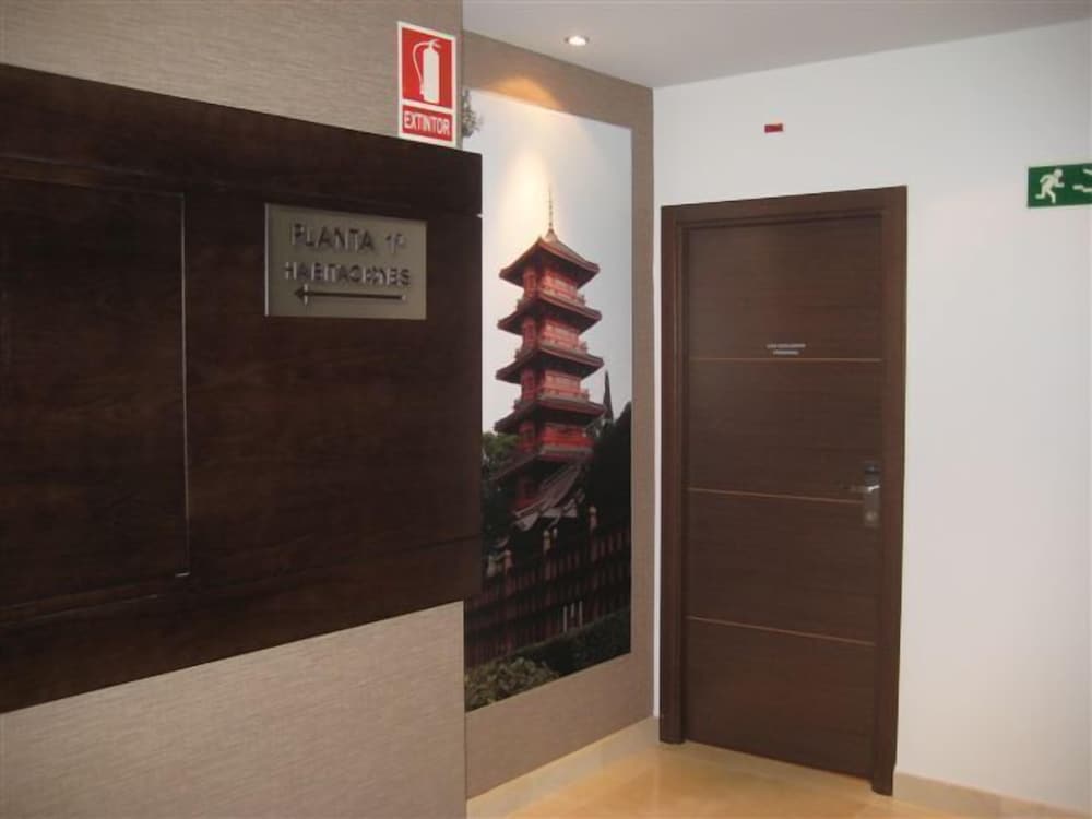 Hotel Dinastia 9/40