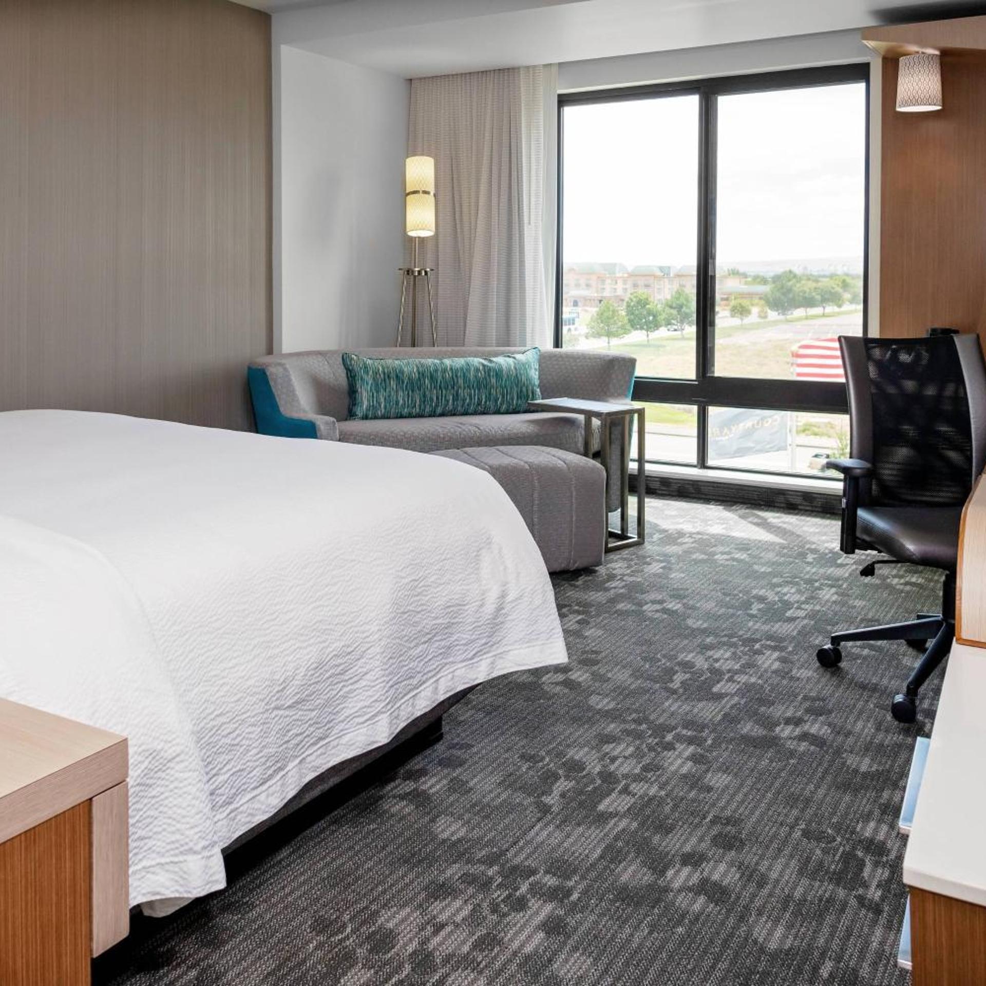 Room, King Bed, Bathtub, Accessible
