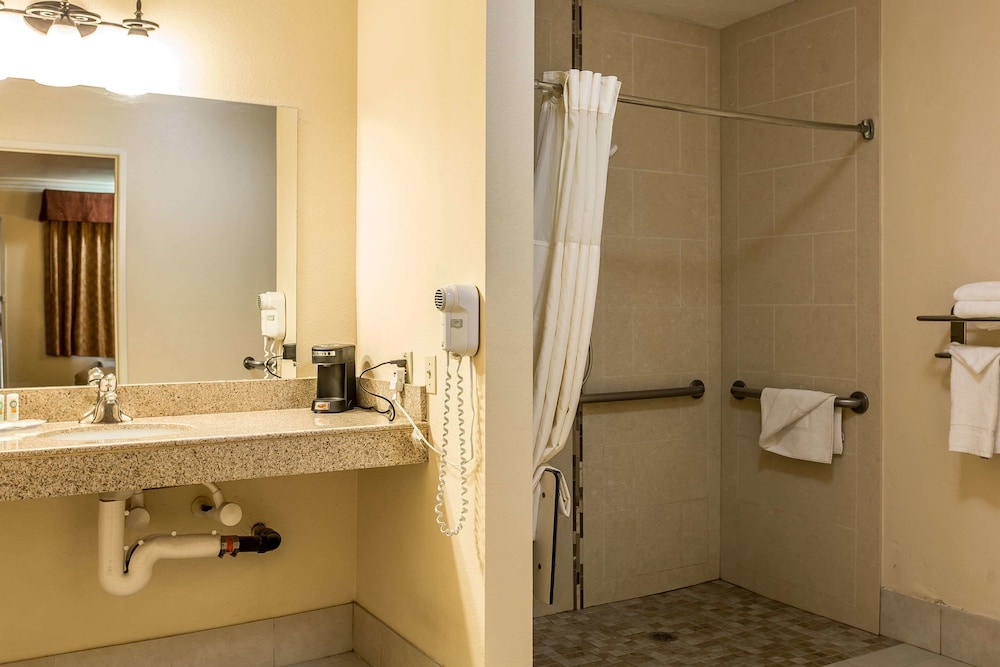 Quality Inn Lake Elsinore 20/51