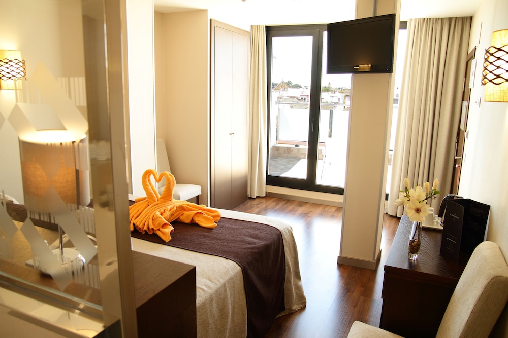 Don Paco Hotel 34/77