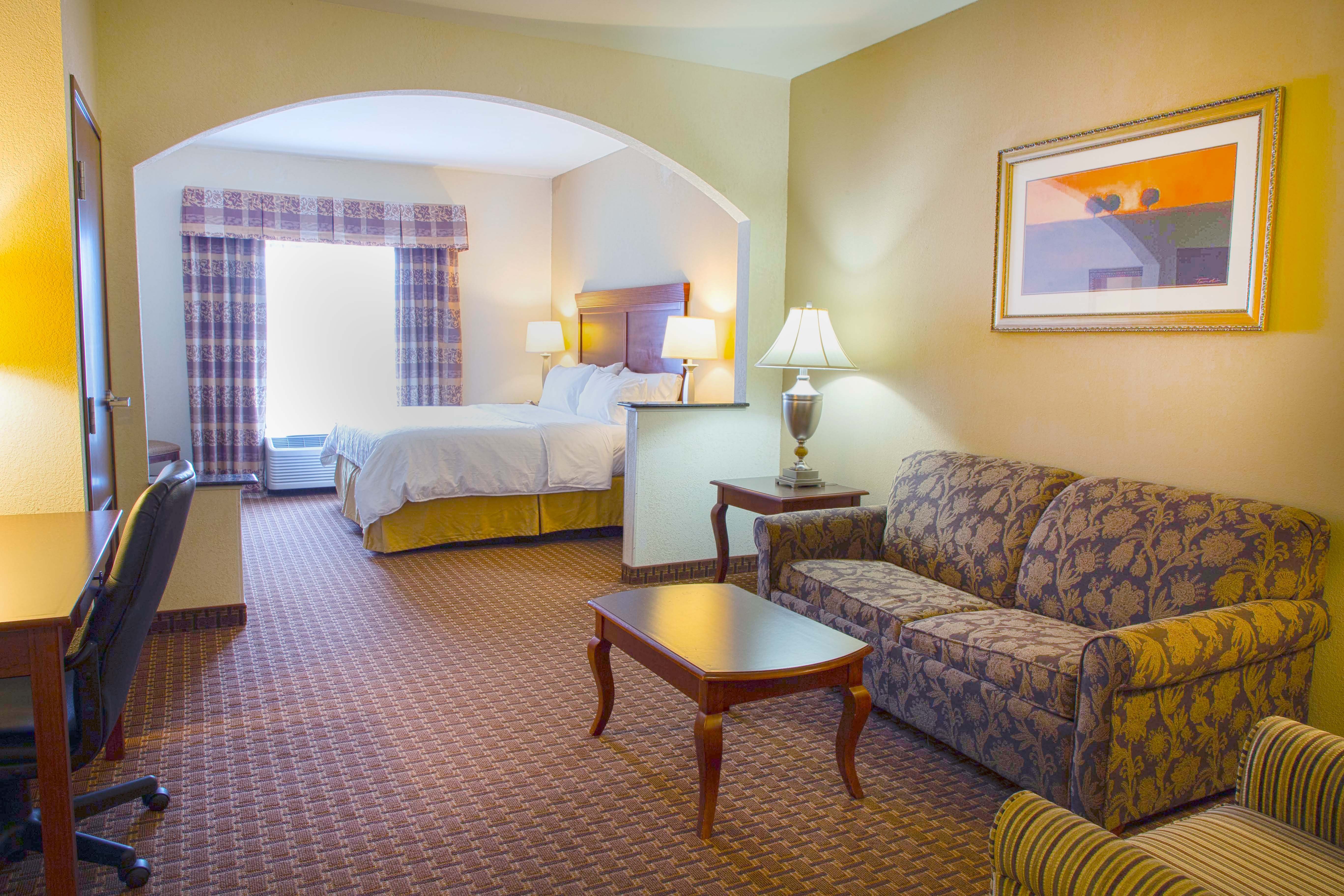 Holiday Inn Express Hotel And Suites Center Tx 51/76
