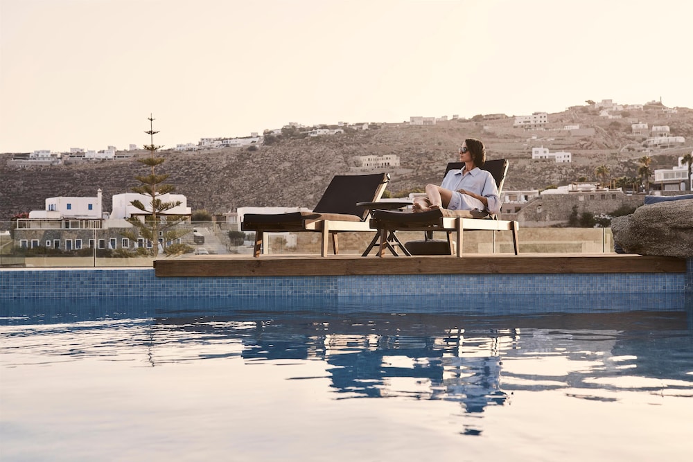 Mr And Mrs White Mykonos 64/72