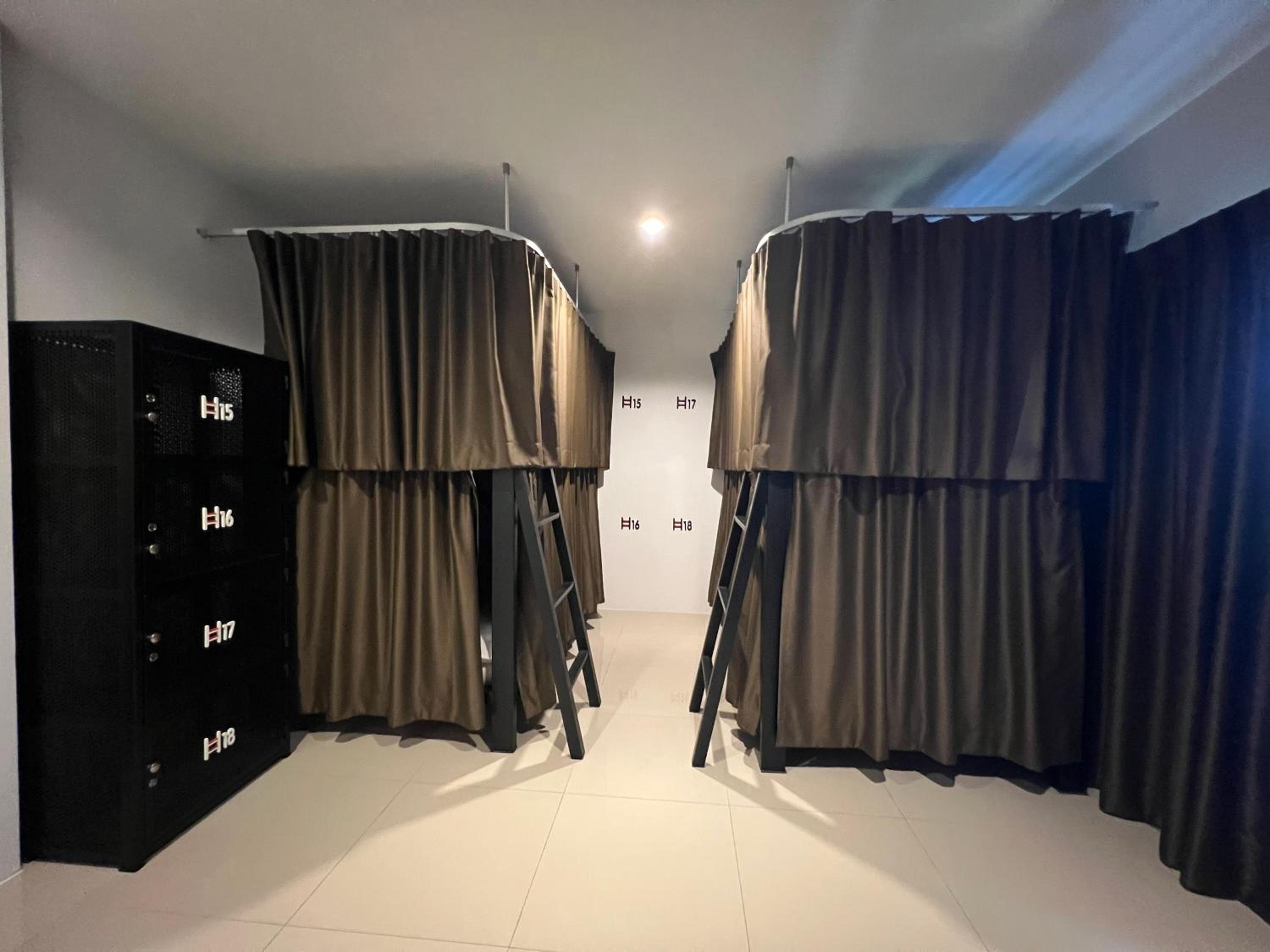 Litera Hostel Adults Only 48/71