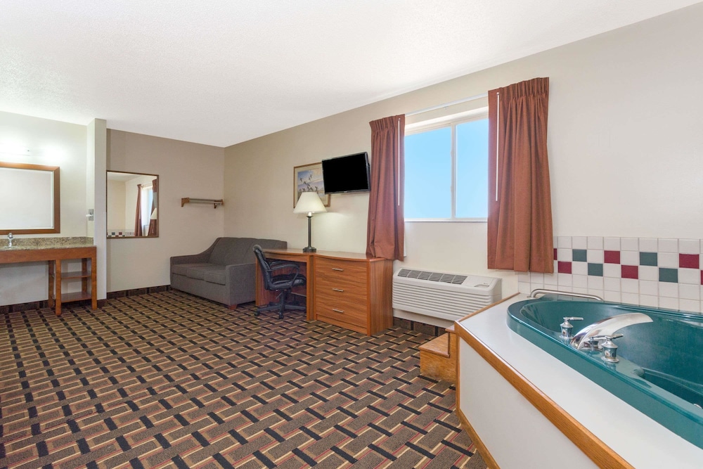 Days Inn by Wyndham Paxton 9/18