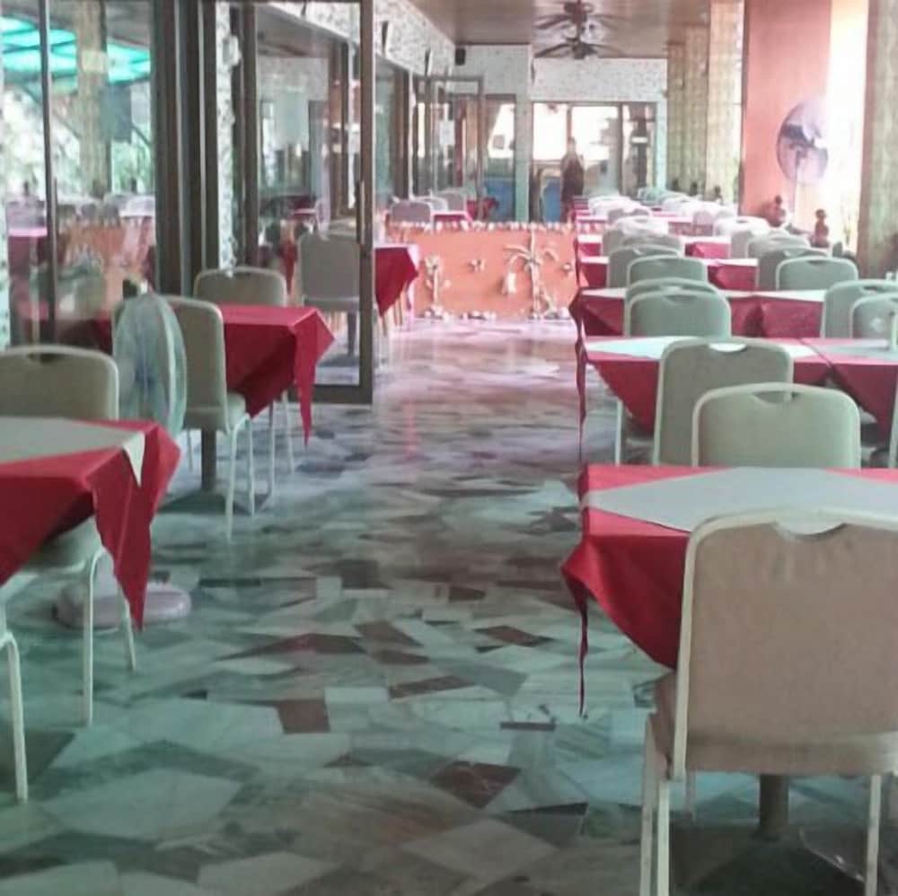 Takiab Beach Resort 56/64