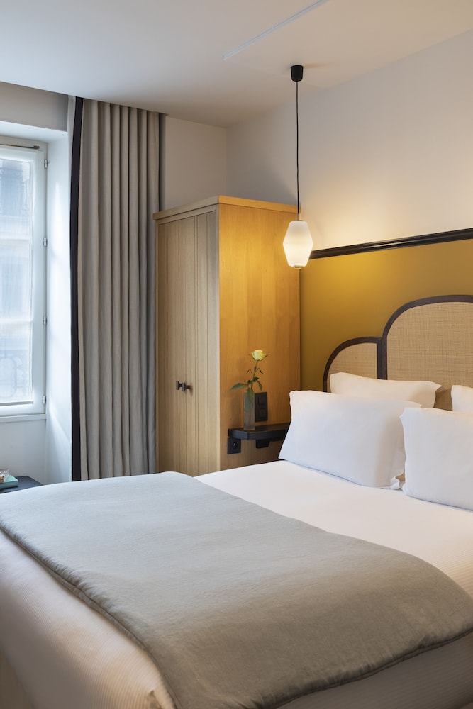 CONNECTING, DOUBLE BED