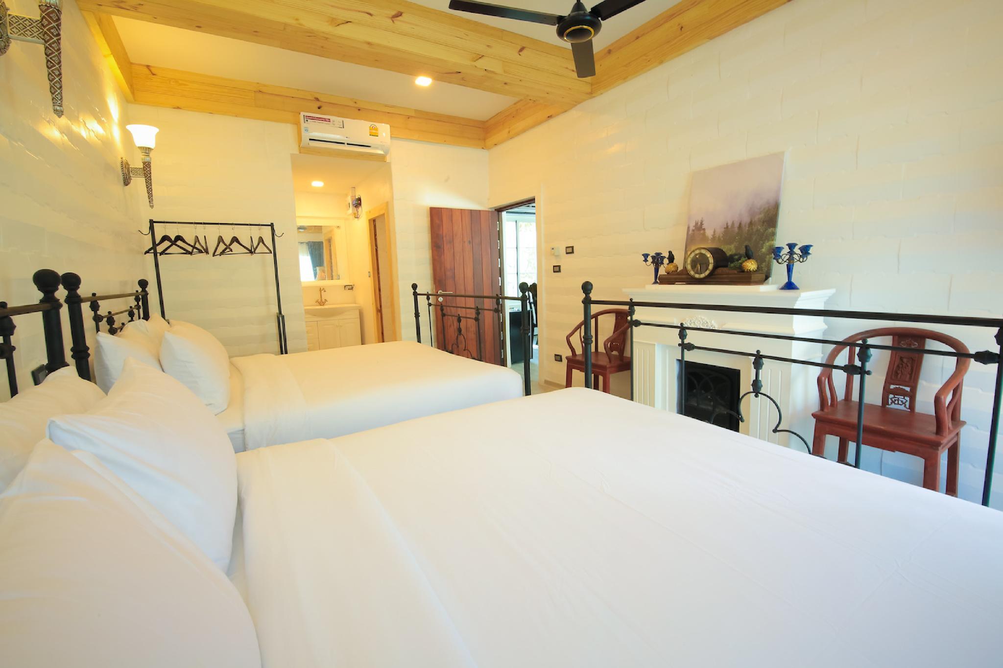 Castle, 2 King Beds, Hot Tub
