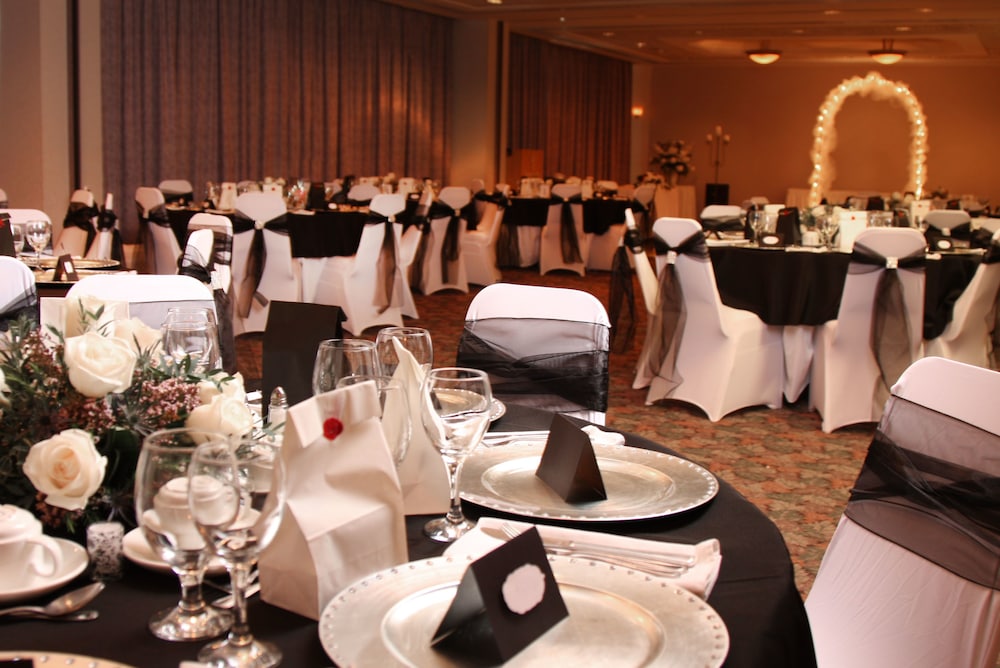Cartier Place Suite Hotel 51/64