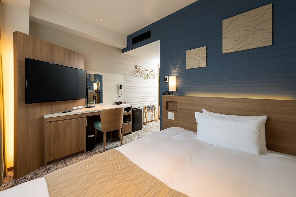 ROOM, SINGLE