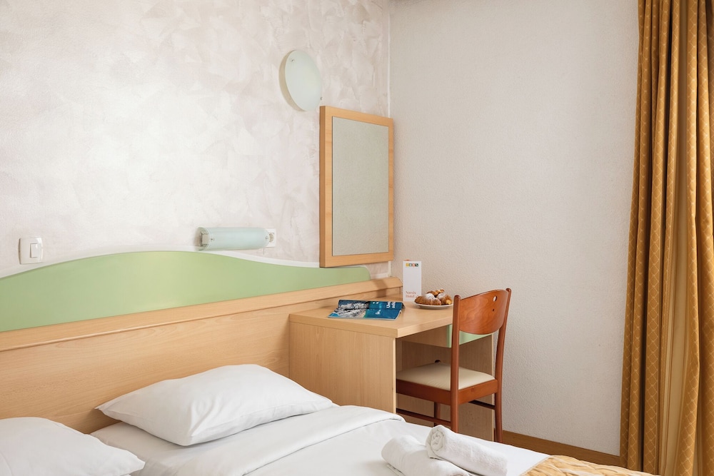 Hotel Narcis - Maslinica Hotels and Resorts 12/48