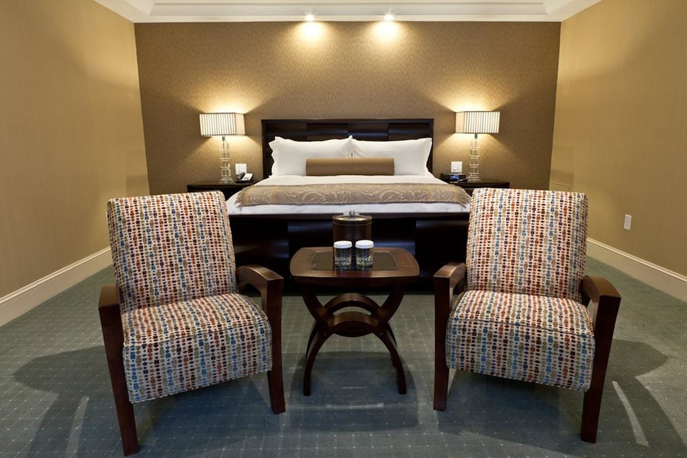 Town & Country Inn and Suites 26/36