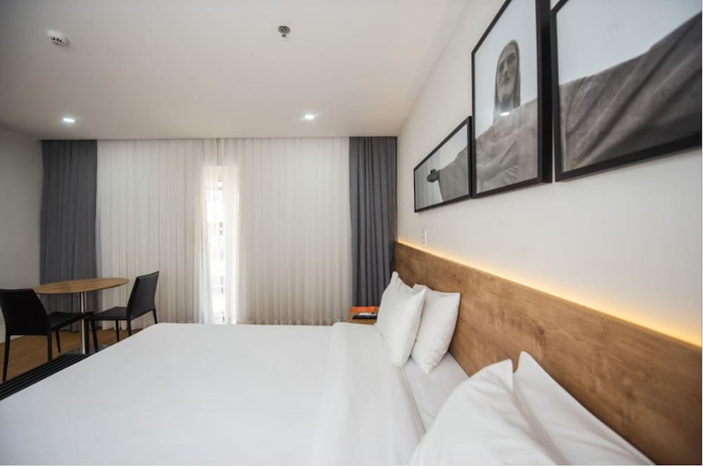 DELUXE, QUEEN BED, BALCONY