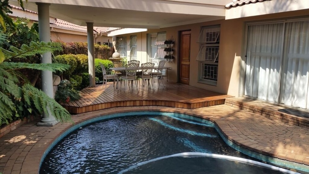 Royal Ridge Guest House and Apartments 41/70