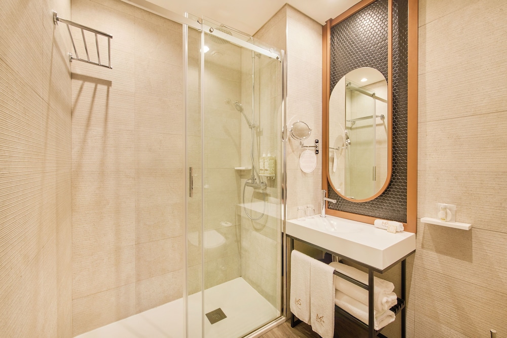غرفة قياسية بسرير مزدوج بإطلالة على المدينة، Hotel Moon And Sun Braga 4/4