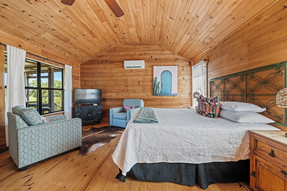 Luxury, Cabin, King Bed, Hill View, Hot Tub