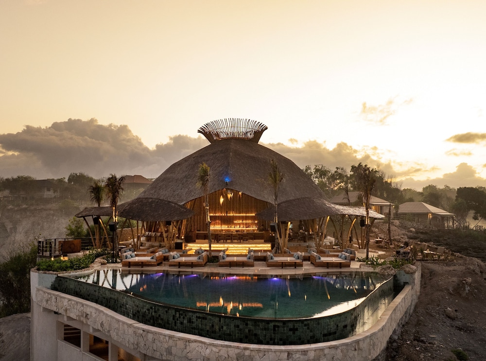 ARNA Suites and Ocean Lounge 1/46