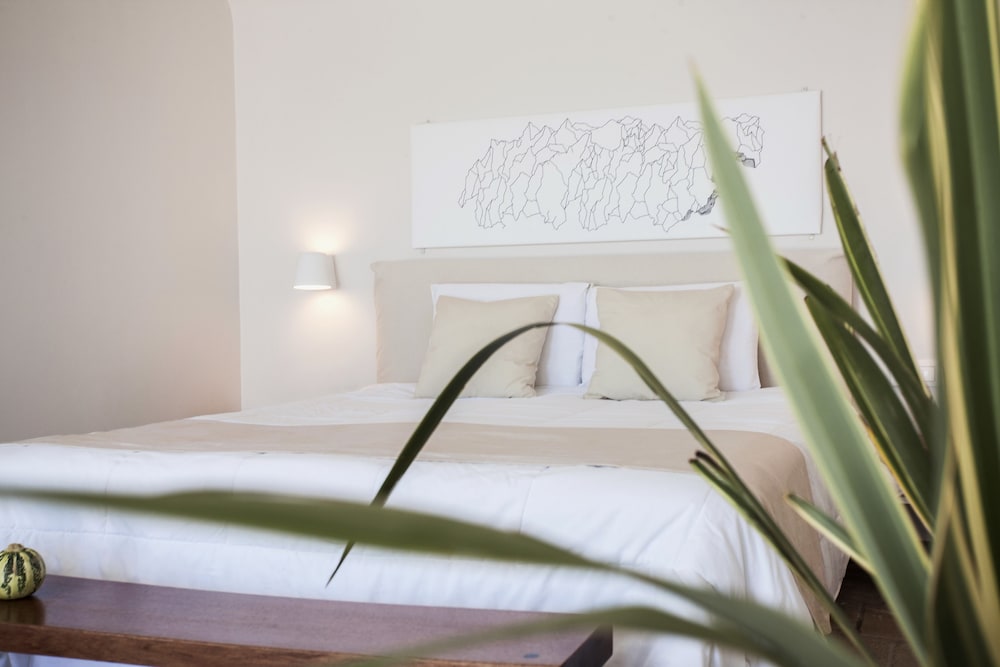Amaze Suites 25/65