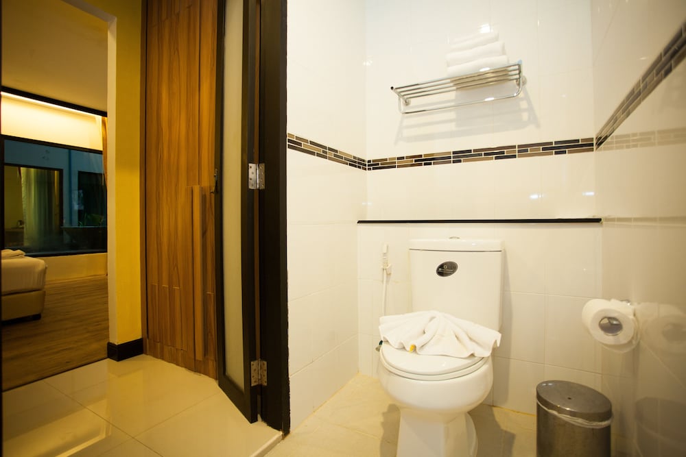 MUST SEA HOTEL(FORMERLY MUSSEE KATA BOUTIQUE) 69/70
