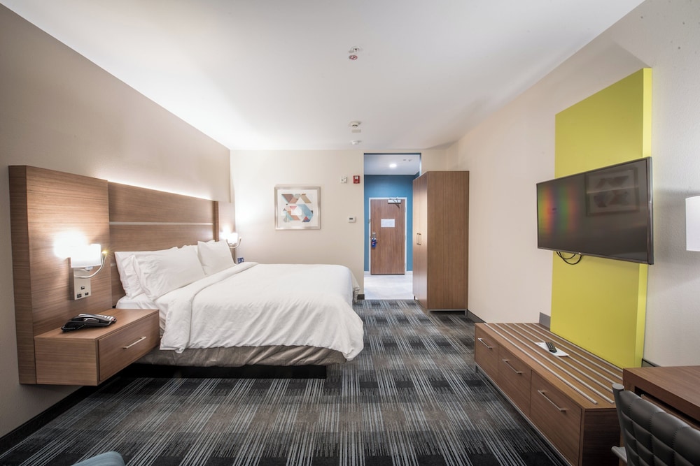 Suite, King Bed, Accessible