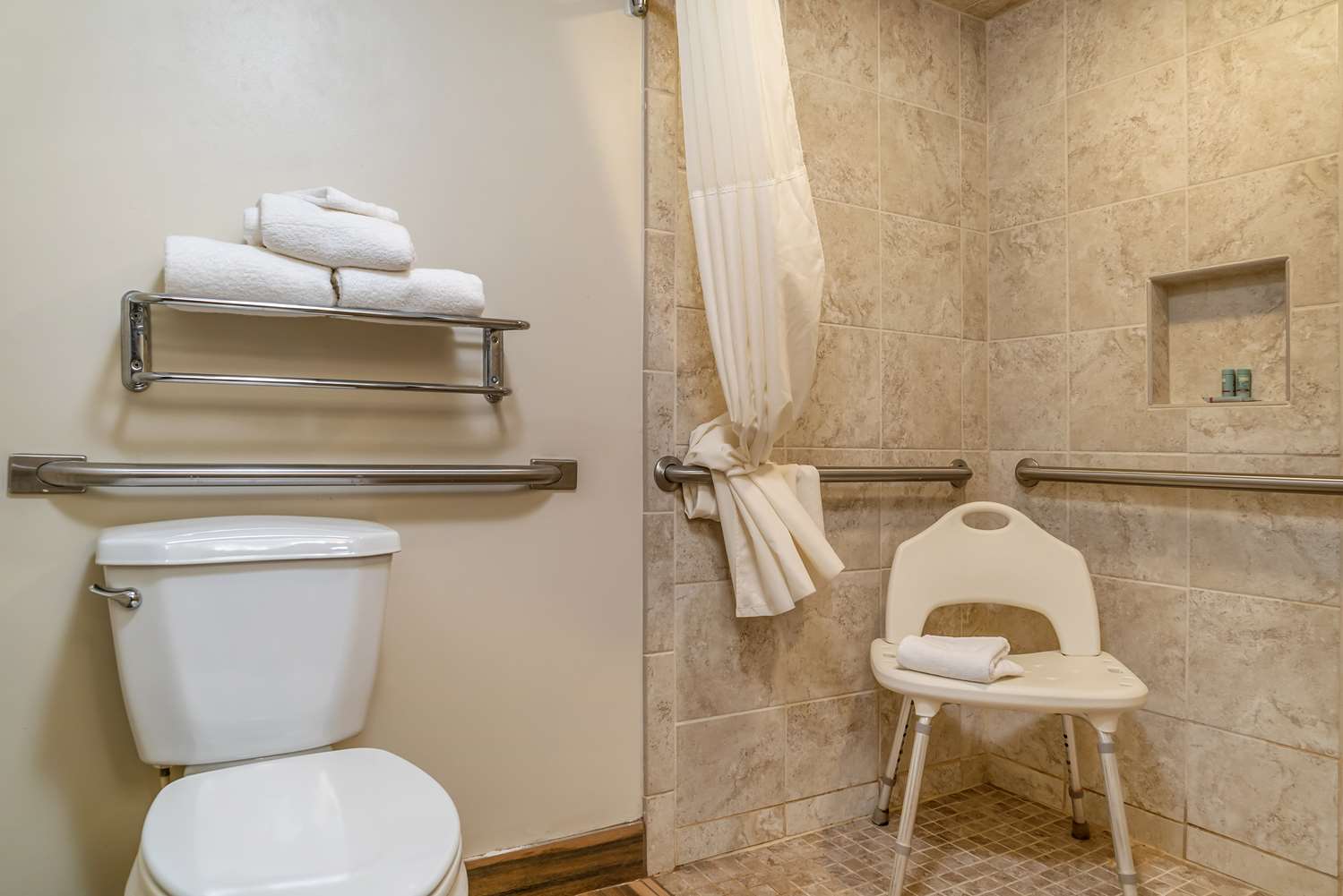 غرفة بسريرين كوين لذوي الإعاقة، Best Western Of Hartland 4/4