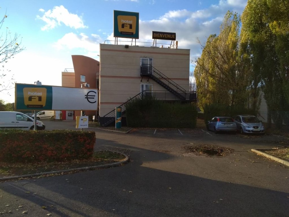 HotelF1 Maurepas 37/41