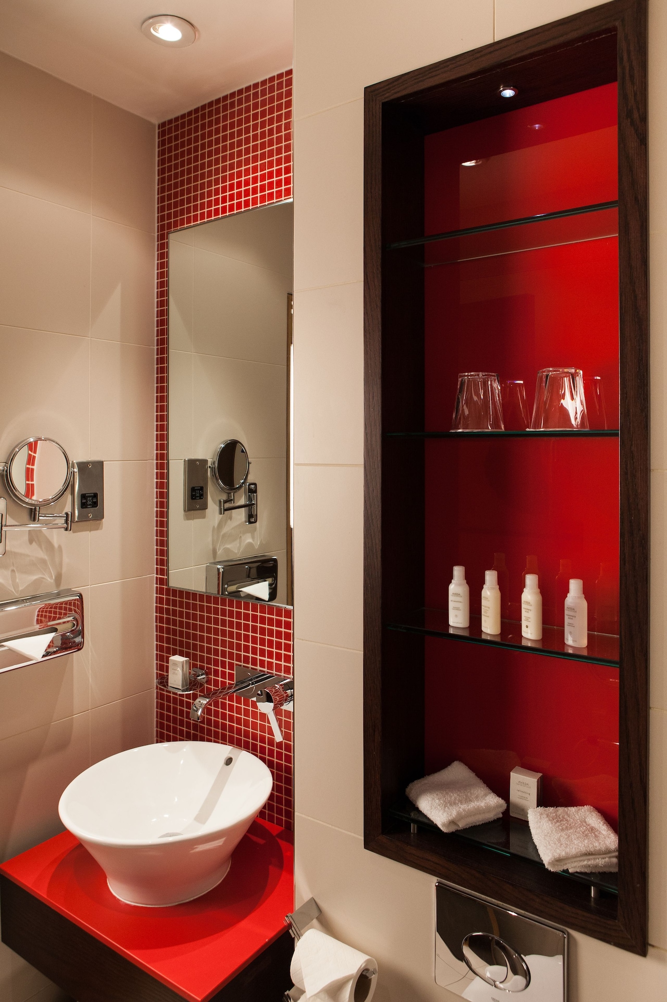 غرفة بريميوم بسرير كوين بشرفة، Hotel Indigo London - Paddington by IHG 7/7