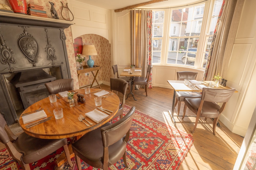 The White Swan Inn 48/60
