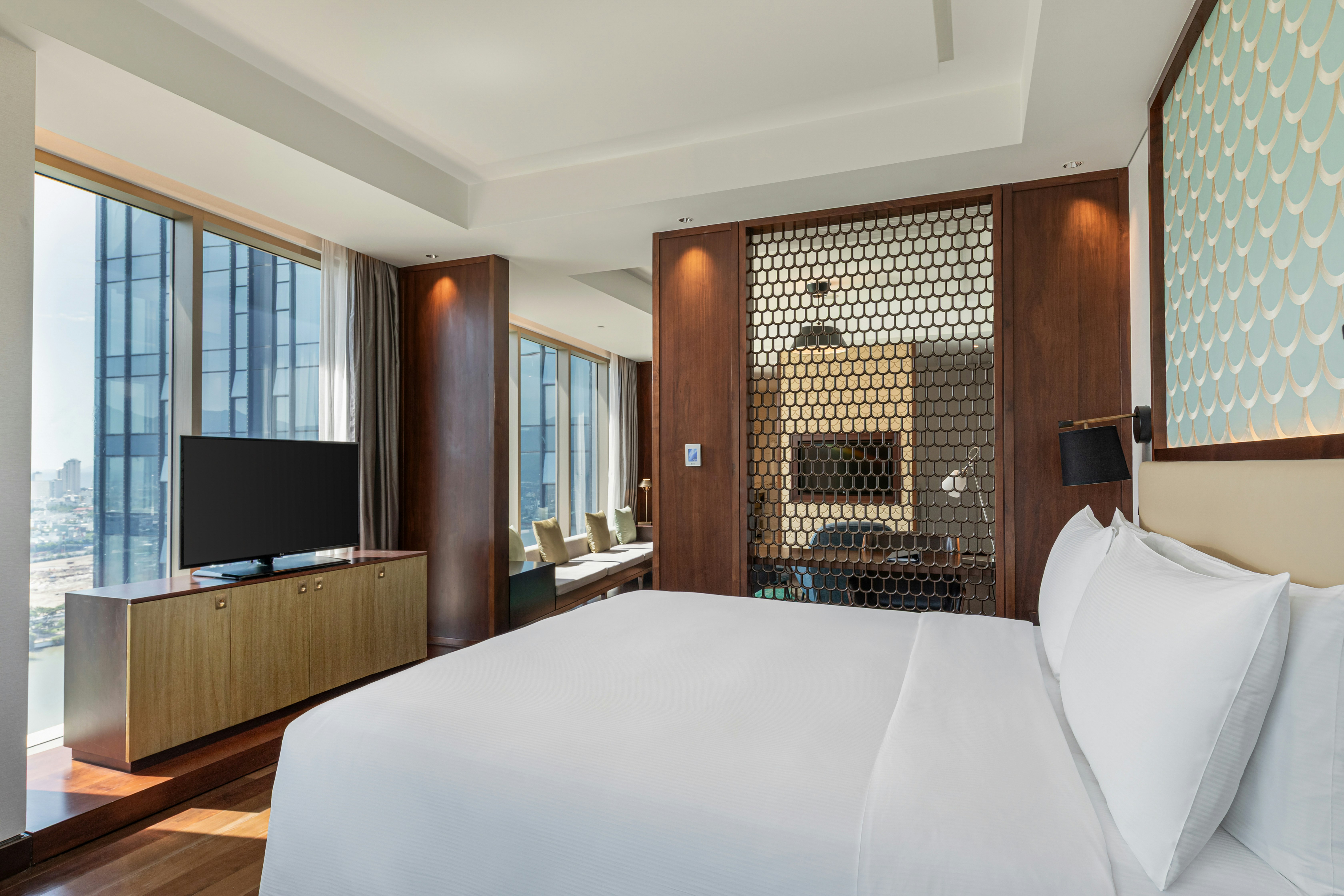 1 BEDROOM, SUITE, KING BED, OCEAN VIEW
