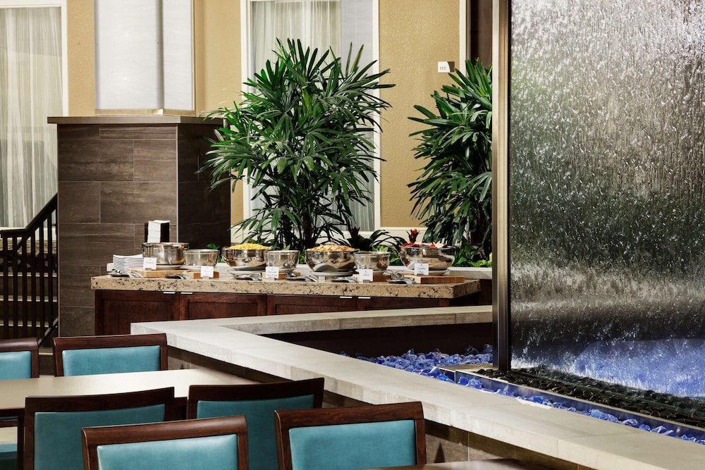 Embassy Suites by Hilton Orlando Lake Buena Vista Resort 80/100