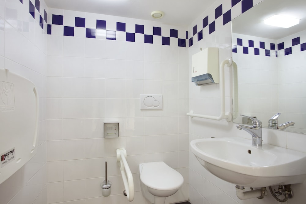 Holiday Inn Express Geneva Airport 10/39
