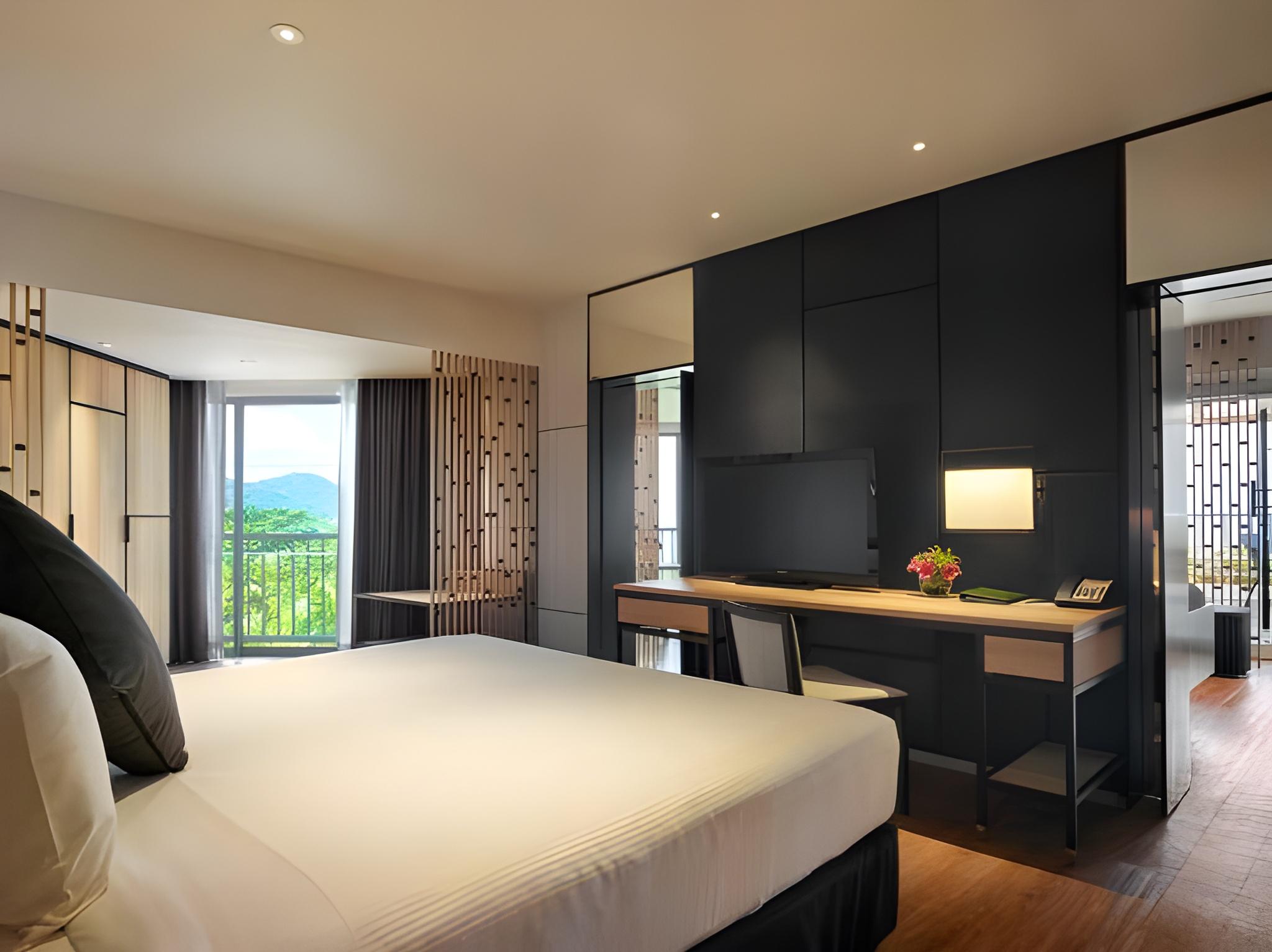 PREMIER SEAVIEW SUITE