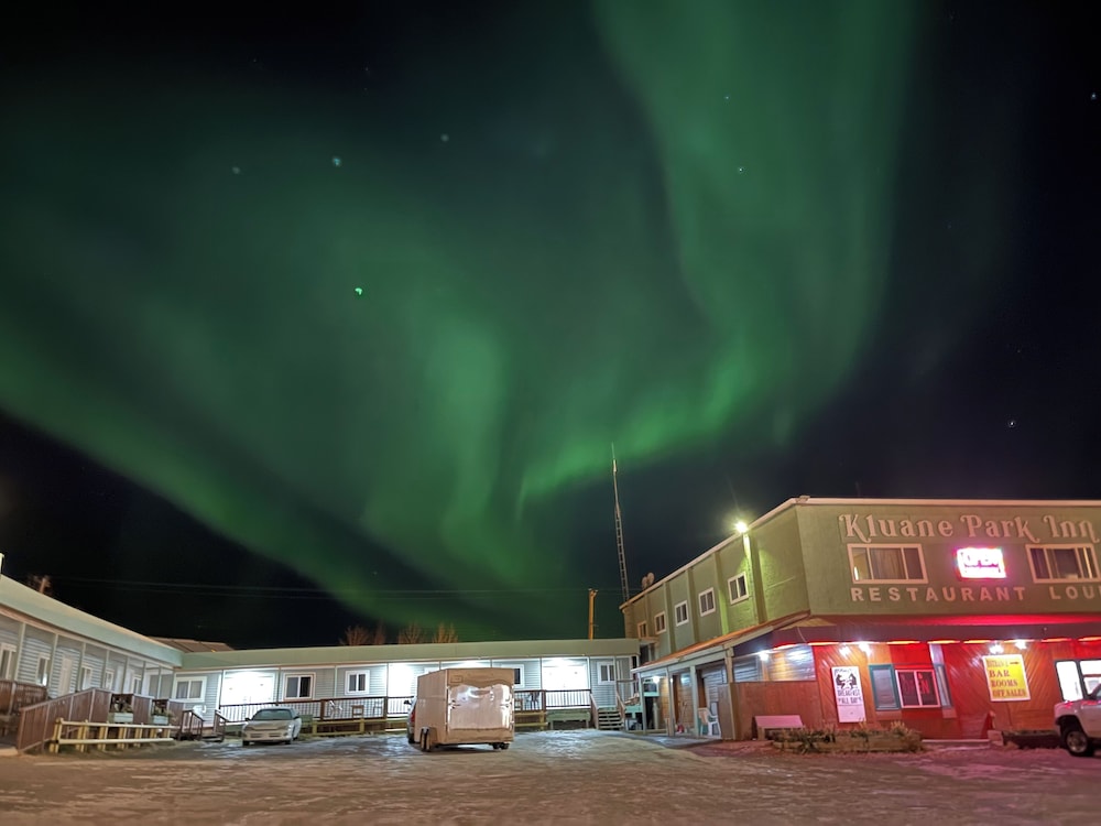 Kluane Park Inn 23/28