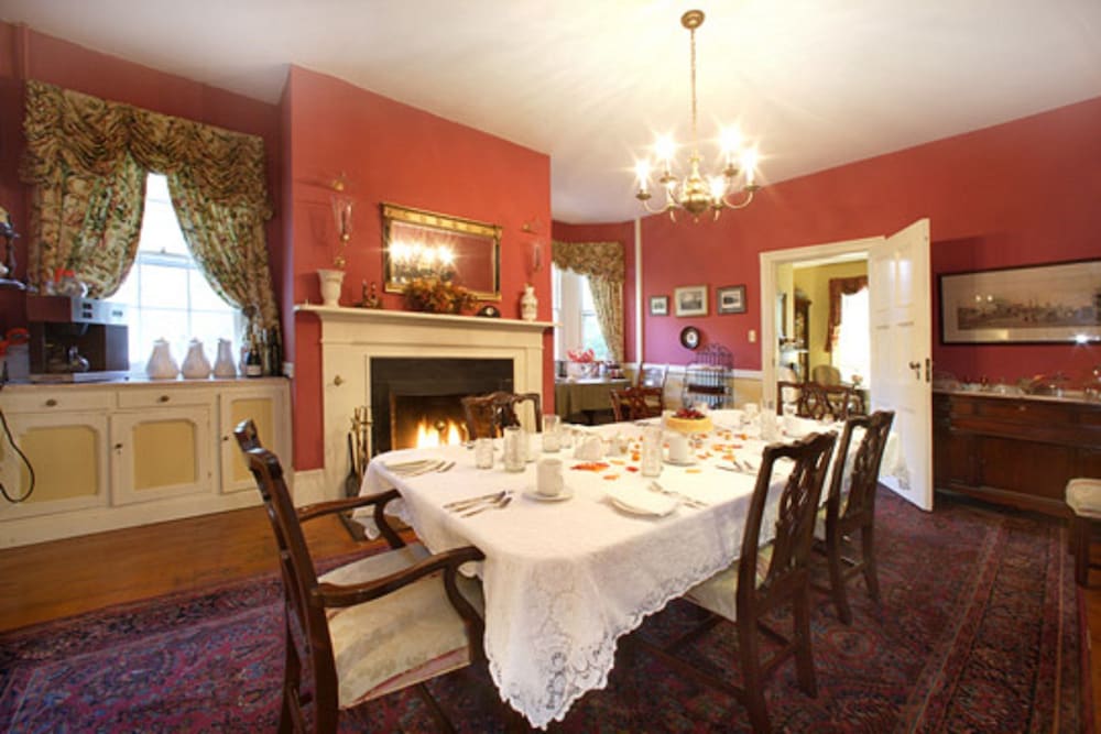 Caldwell House Bed &amp; Breakfast 38/50