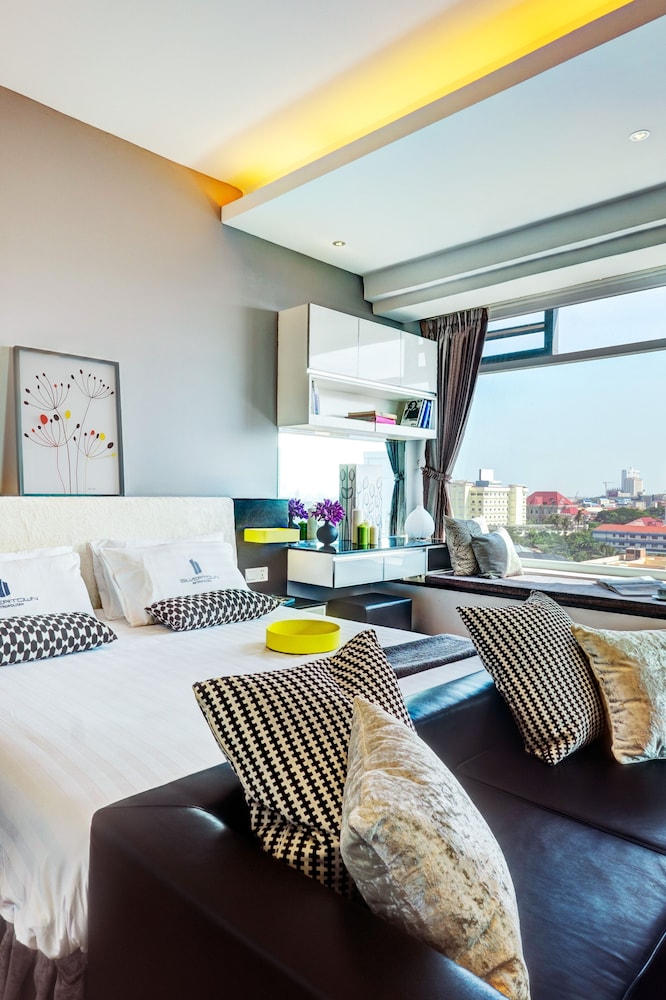 Naki Suites At Silvertown 35/49