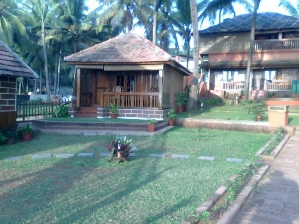 Blue Water Beach Resort 19/23