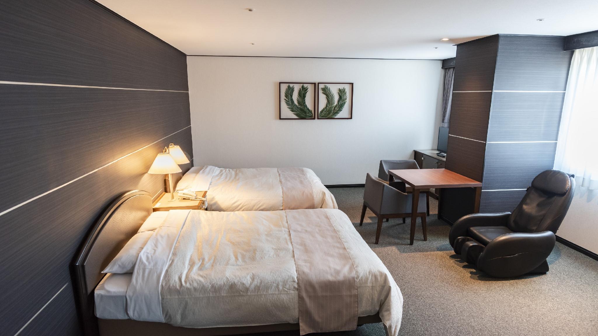 Deluxe, Twin Beds, No View