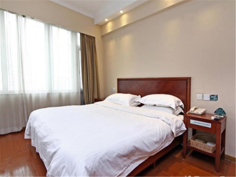 GreenTree Inn Shanghai Jingan Railway Station Xinzha Road Business Hotel 9/17