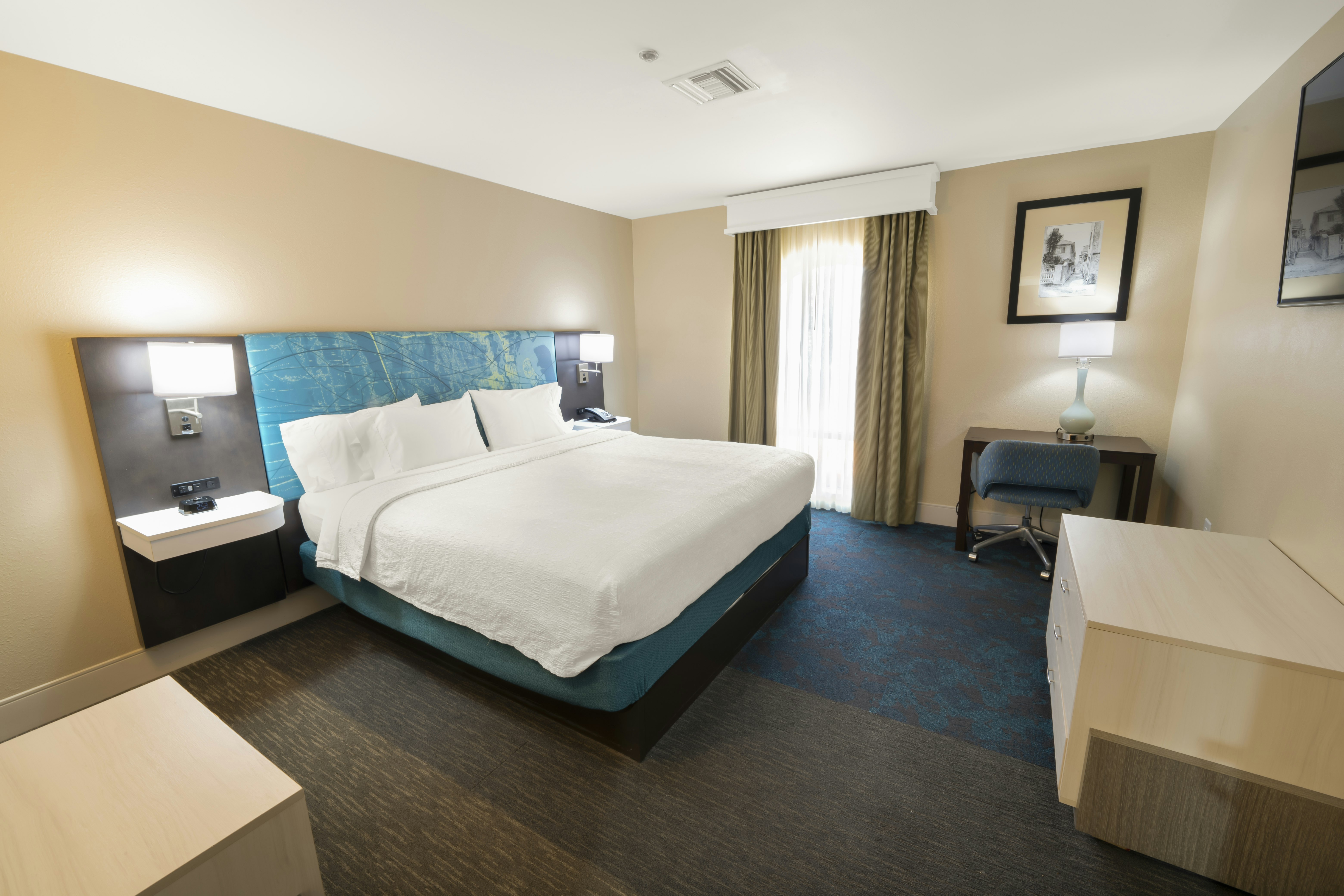1 BEDROOM, SUITE, KING BED