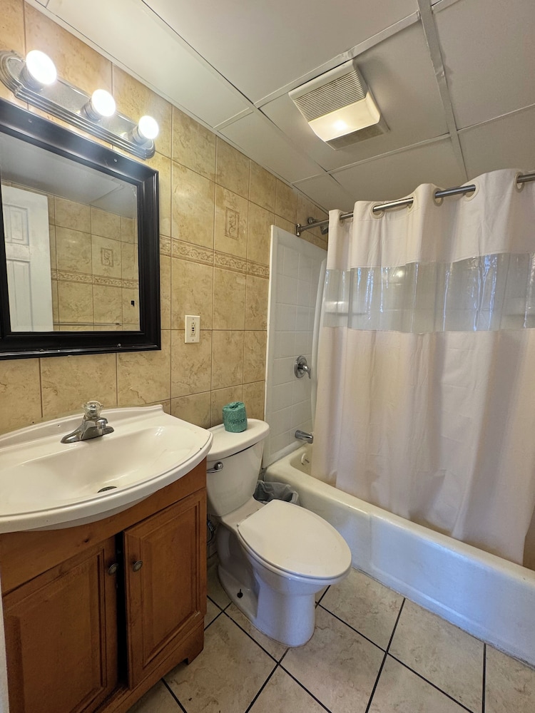 Skyview Manor Motel 53/54