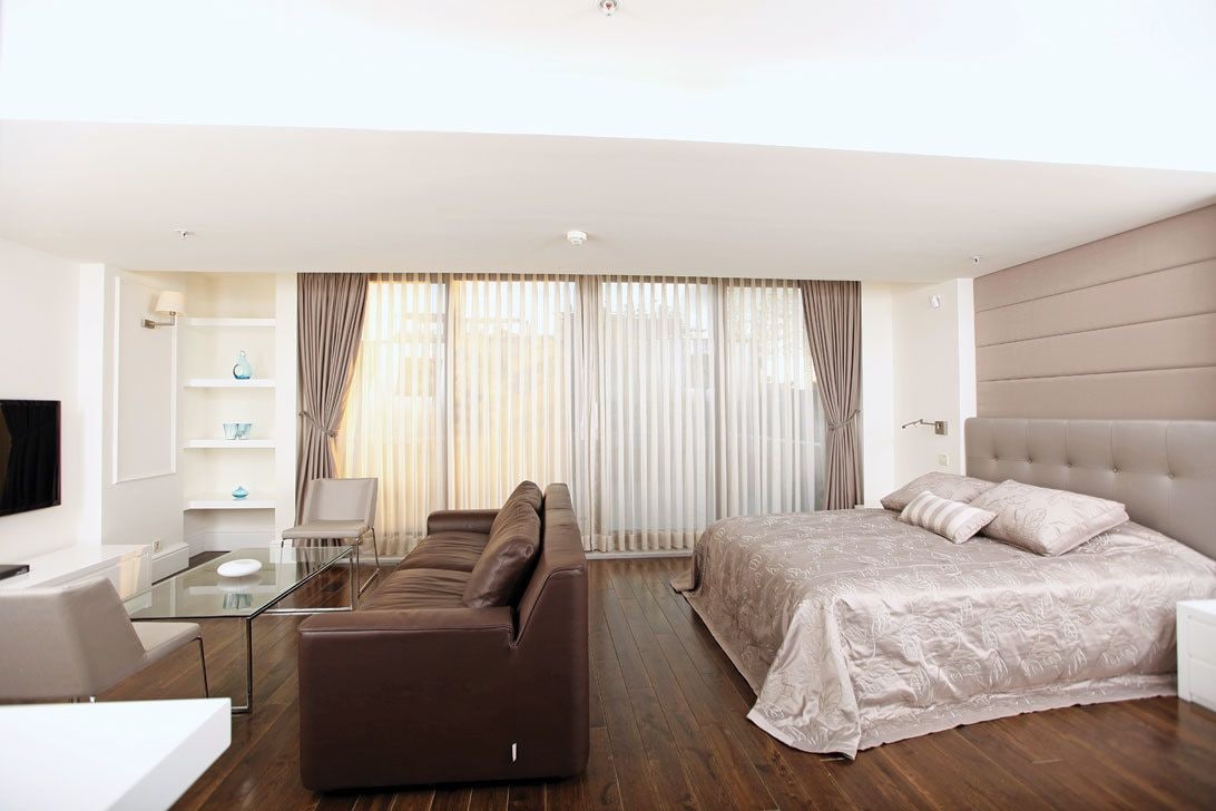 1 BEDROOM, SUITE, TERRACE