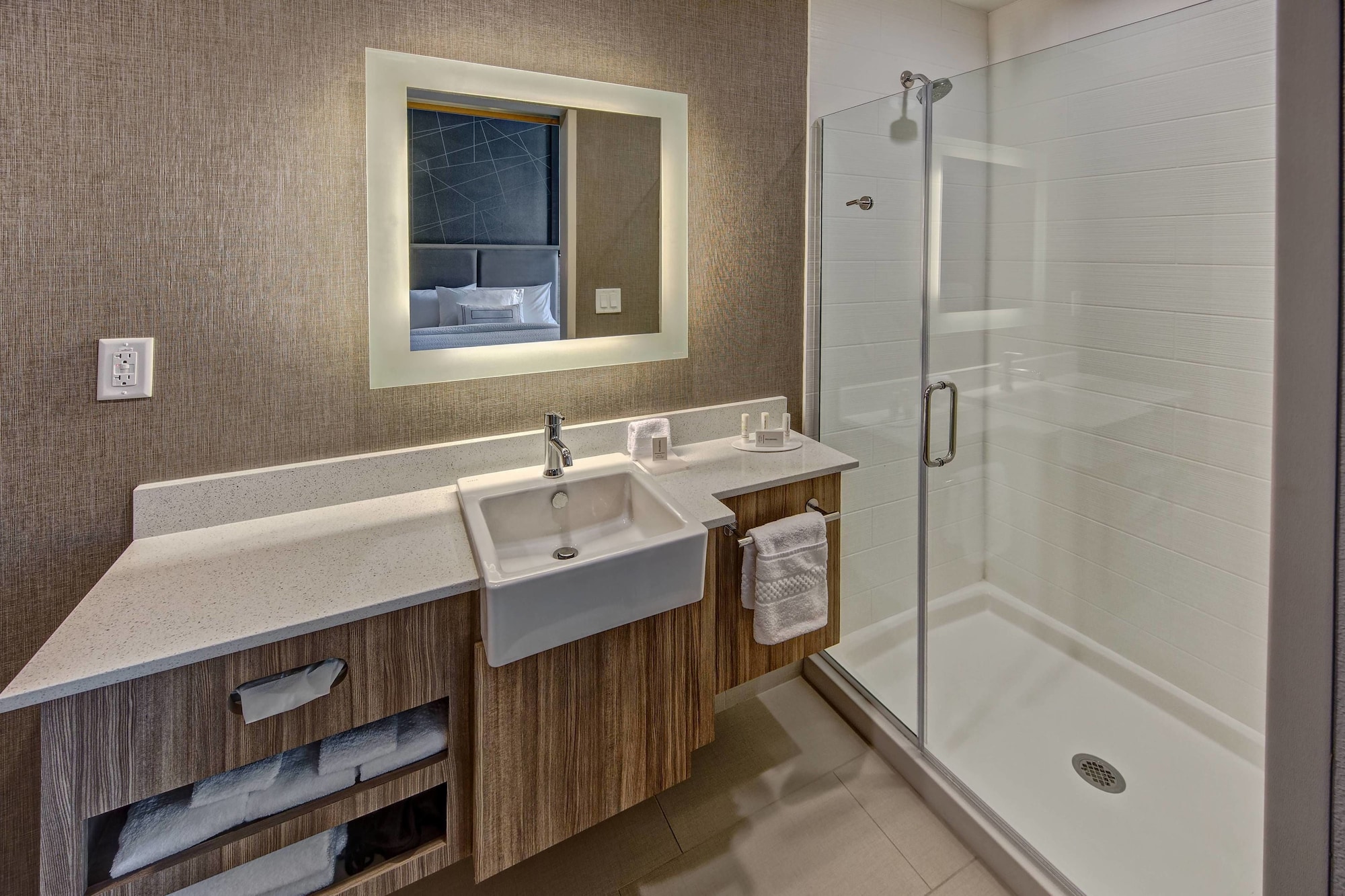 Suite, King Bed