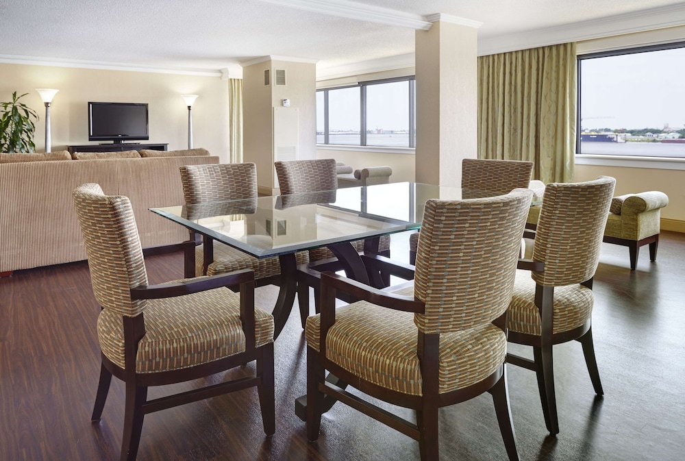 Hilton New Orleans Riverside 50/55