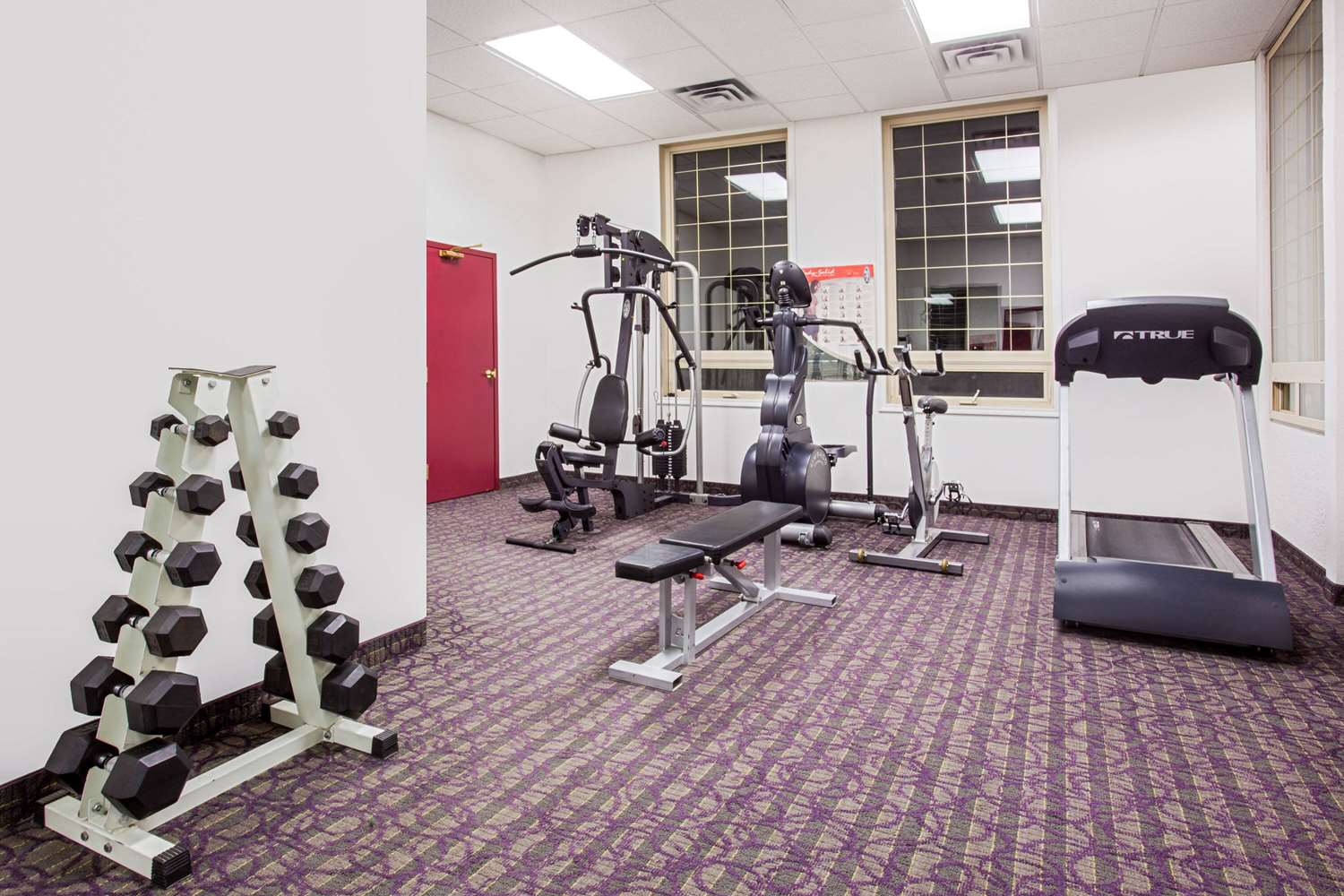 Ramada by Wyndham Red Deer Hotel & Suites 20/36