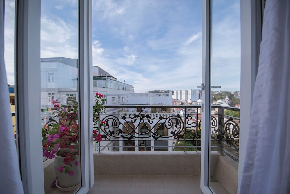 Hotel Du Lys Dalat 10/60