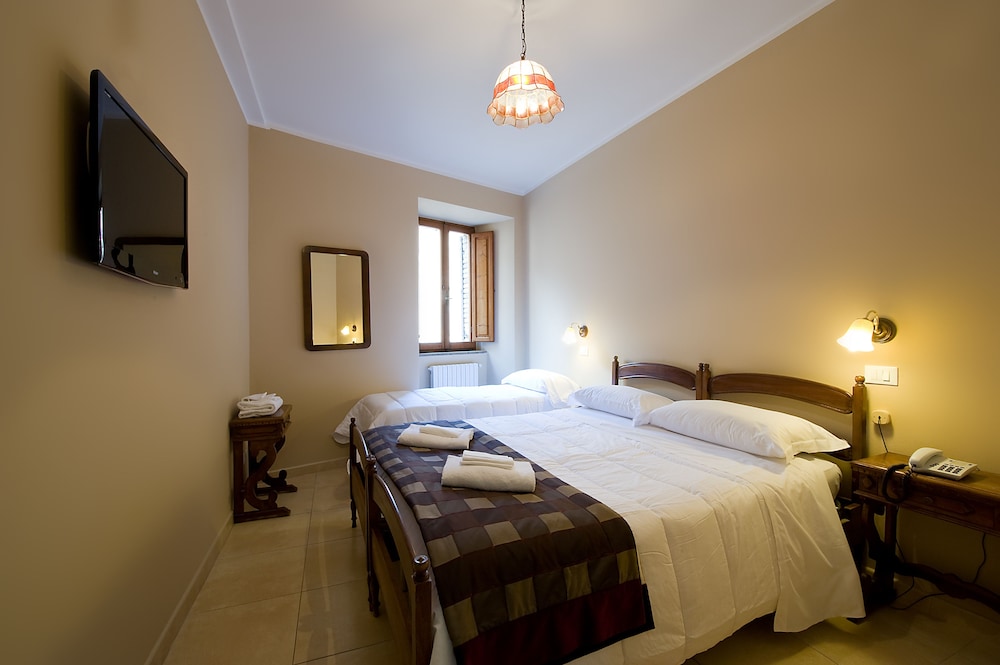 Properzio Hotel 12/25