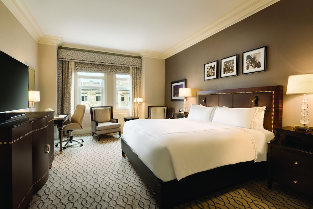 Fairmont Gold, King Bed