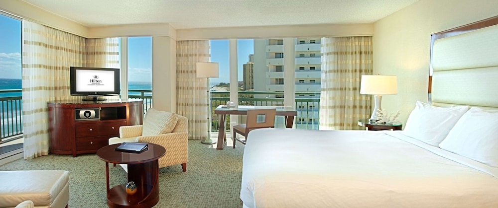 The Singer Oceanfront Resort, Curio Collection by Hilton 23/56