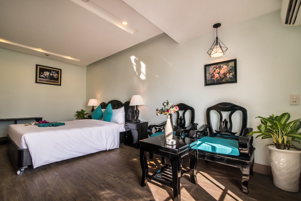 The Sunriver Boutique Hotel 9/22